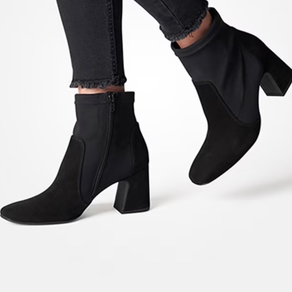 Paul Green Nepal Bootie
SQUARE FLARED BLOCK HEEL SUEDE BLACK  UK 5 US 7.5 
$455 - Picture 16 of 16